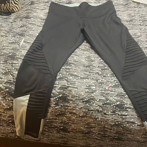 Women’s small PINK ultimate leggings